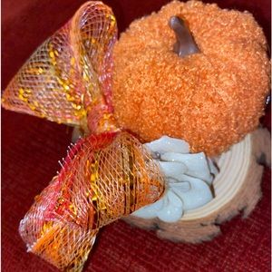 Handmade fuzzy pumpkin bow and rose on small round wood